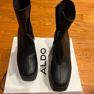 I selling this Aldo boots because I don’t use them. Price is negotiable